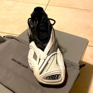 Balenciaga Tyrex, size 9. brand new. Comes with dust bag.